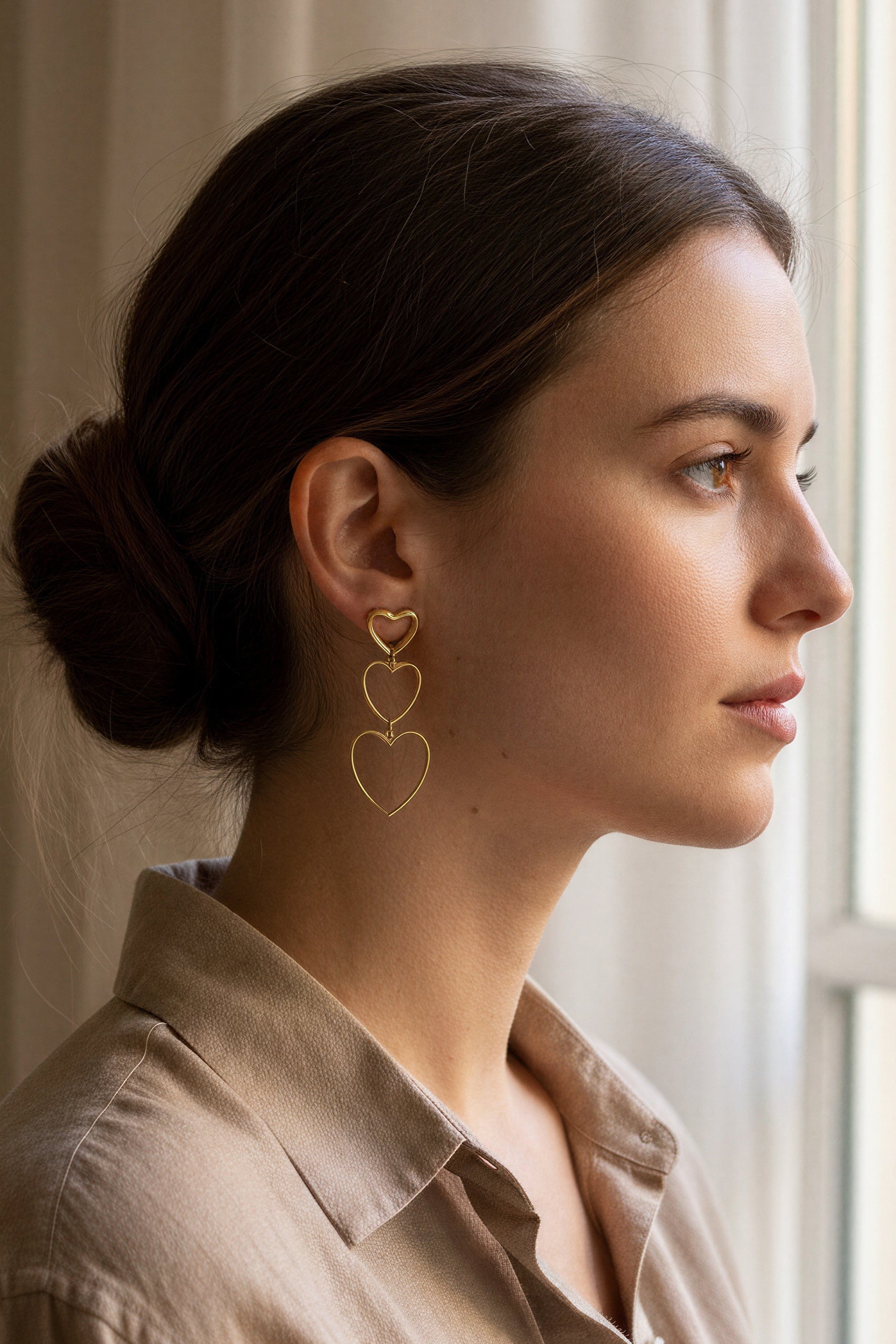 Elegante Ohrhänger mit dreifachem Herzmotiv