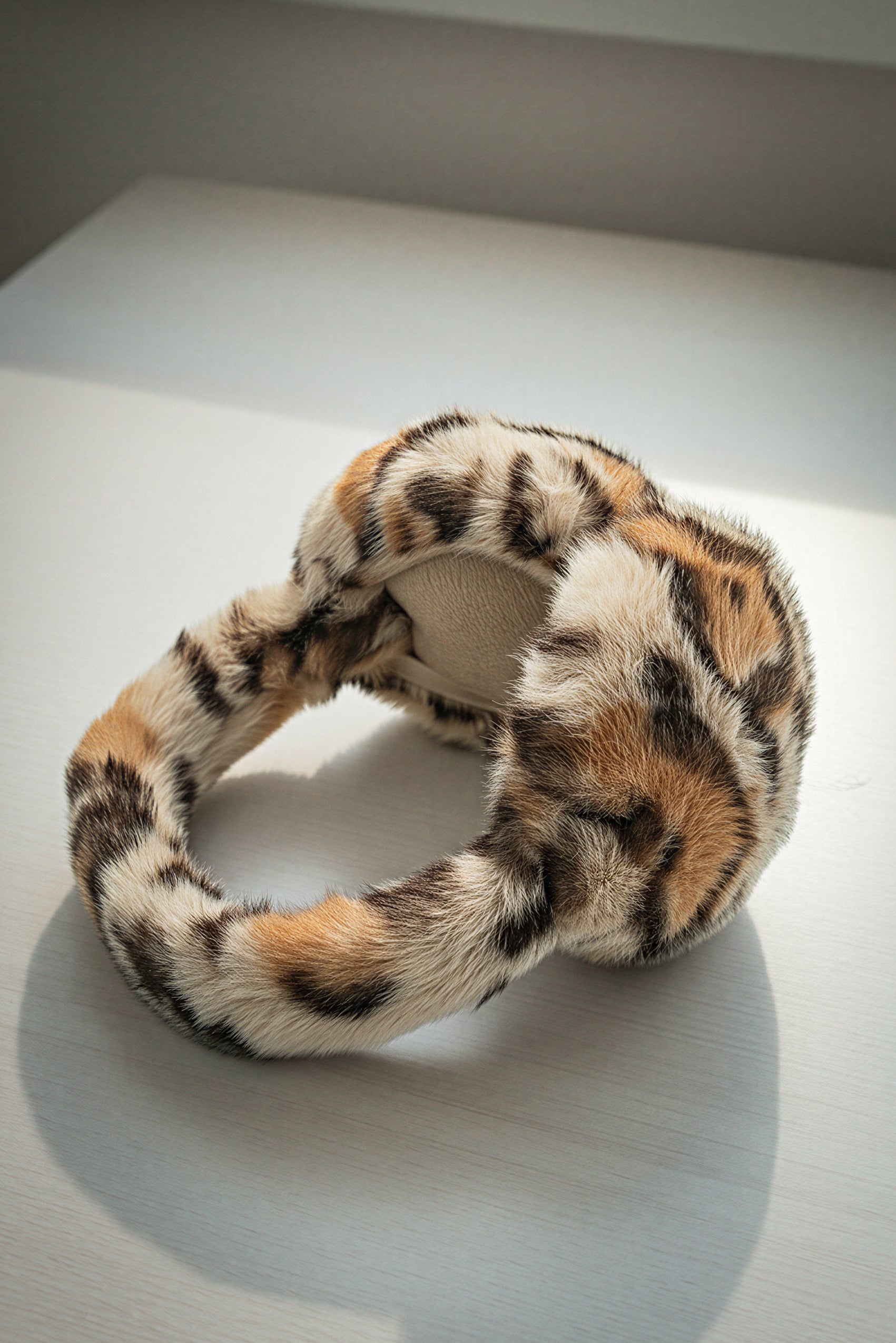 Flauschige Ohrenschützer in Leo-Optik