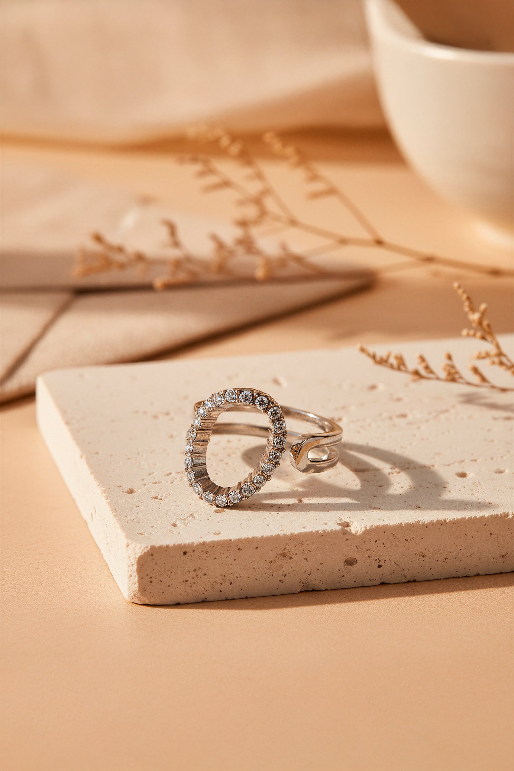 Offener Ring mit Zirkonia-Steinchen