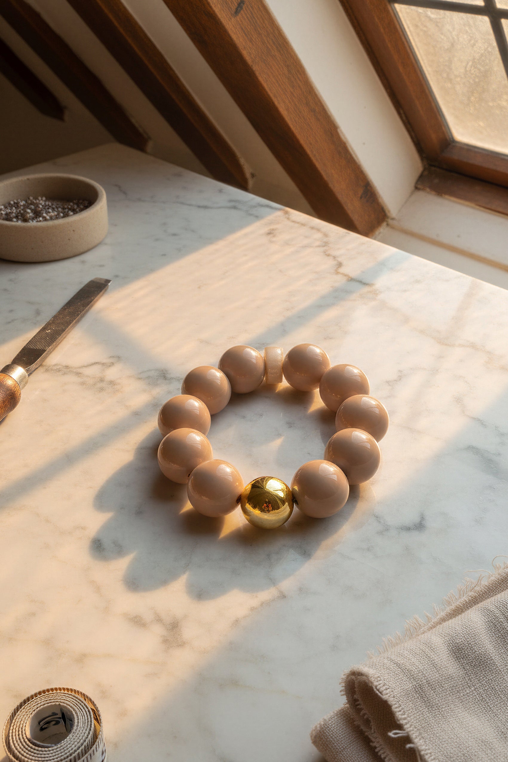 Perlenarmband in Beige