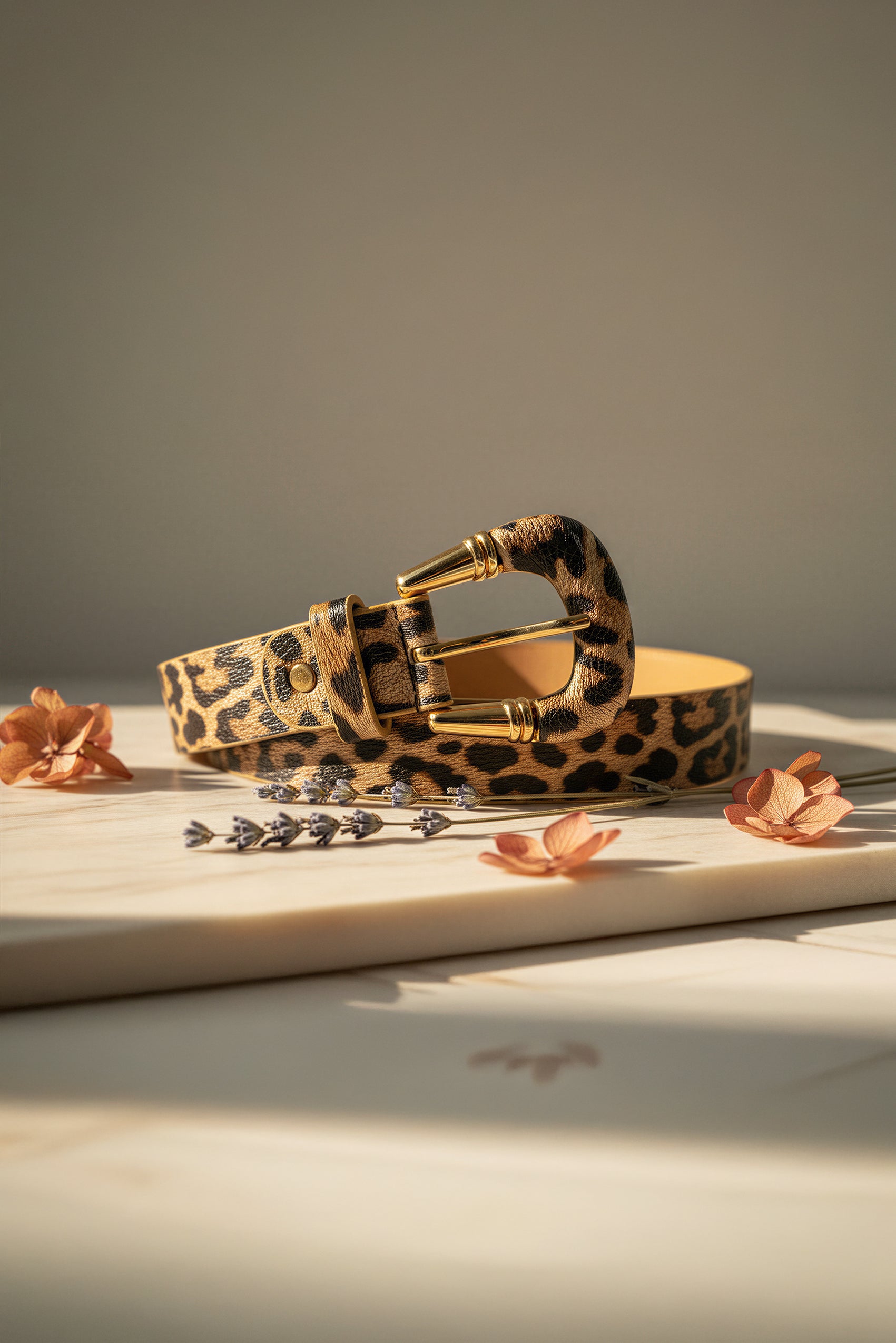 Leopardengürtel mit goldener Schnalle