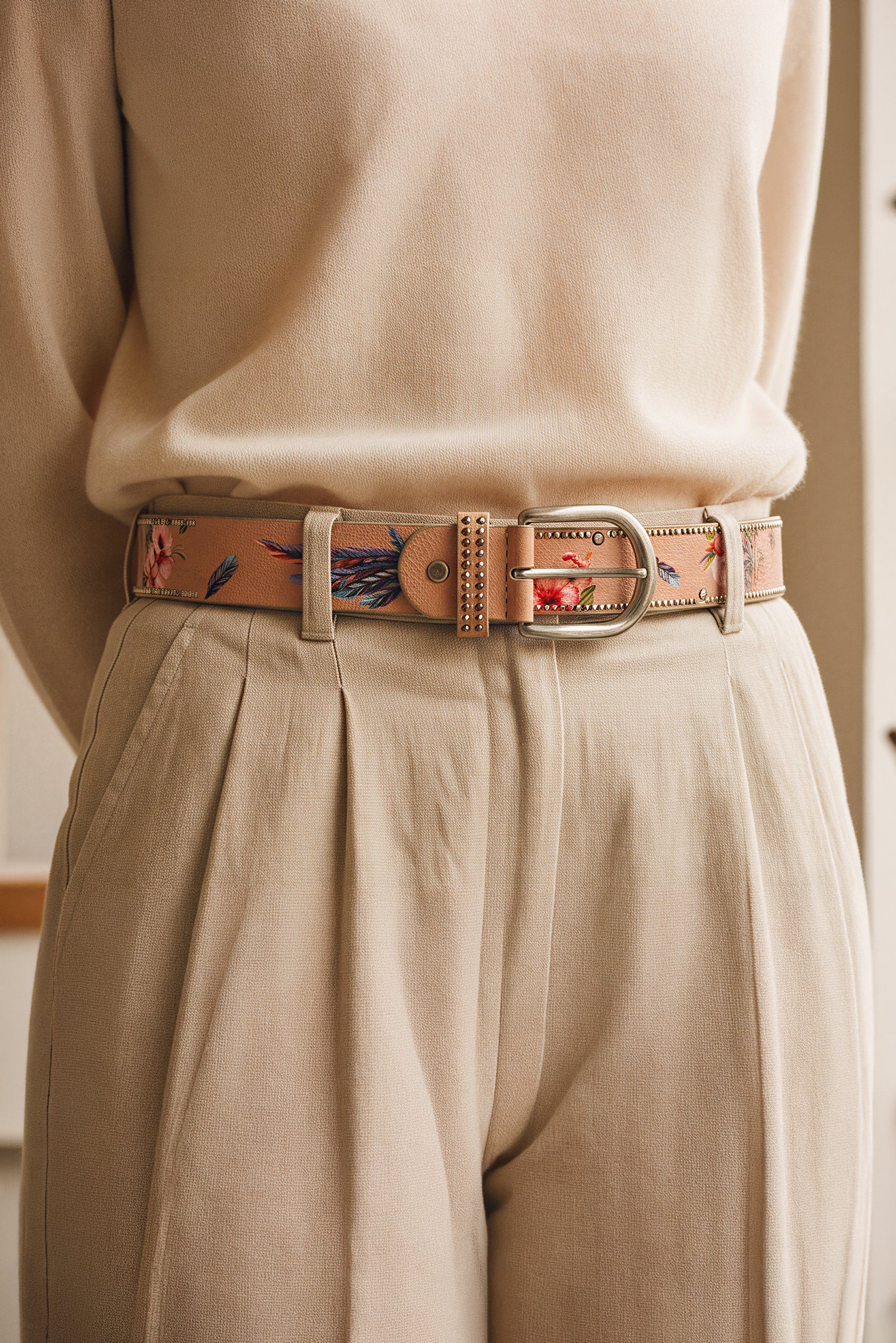 Ledergürtel mit floralem Muster