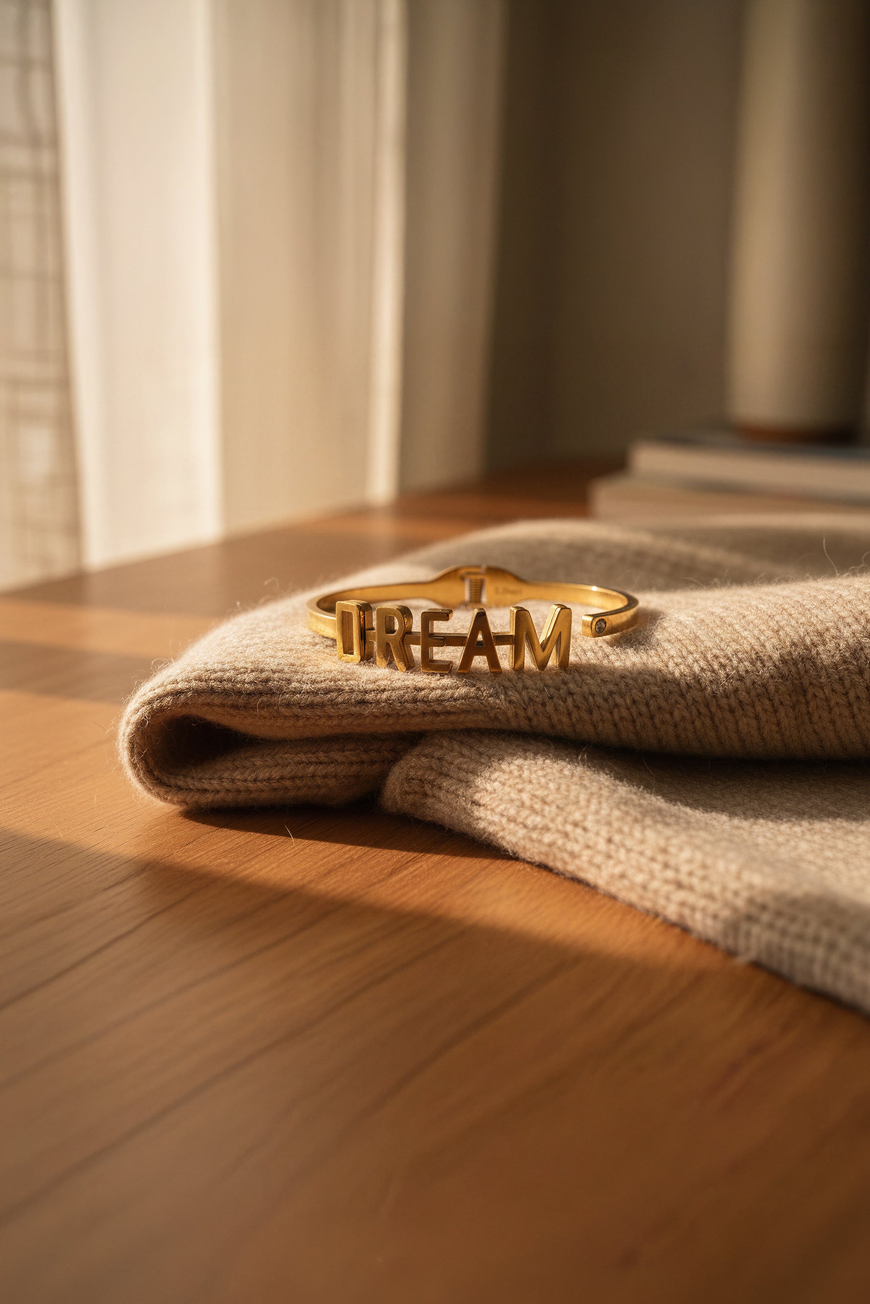 Armreif mit Schriftzug "DREAM"