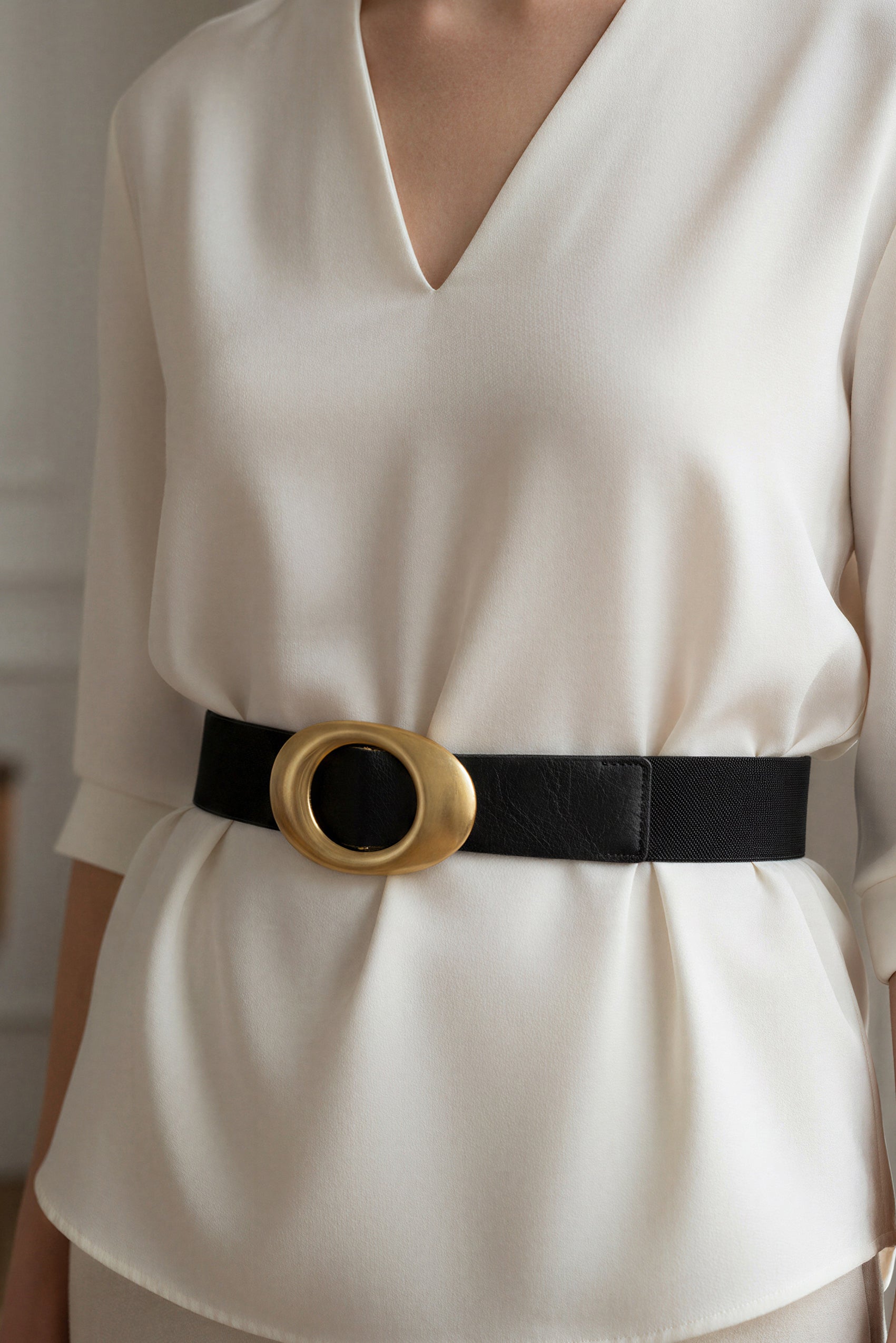 Stretchgürtel mit ovaler goldener Schnalle