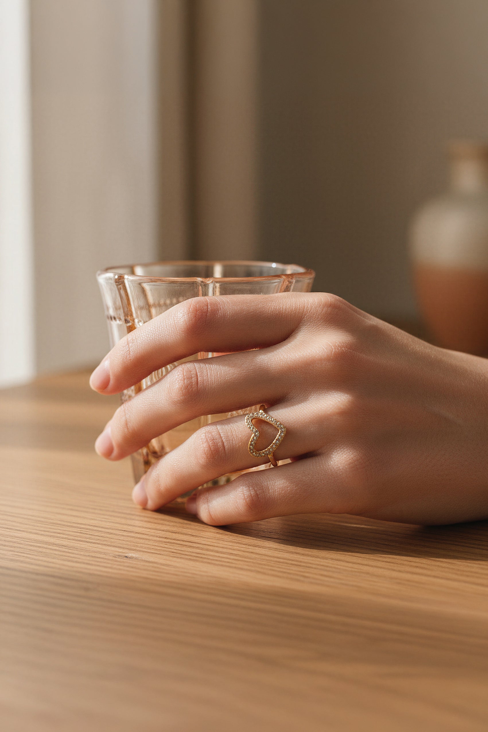 Herz-Ring aus Edelstahl mit Strasssteinchen