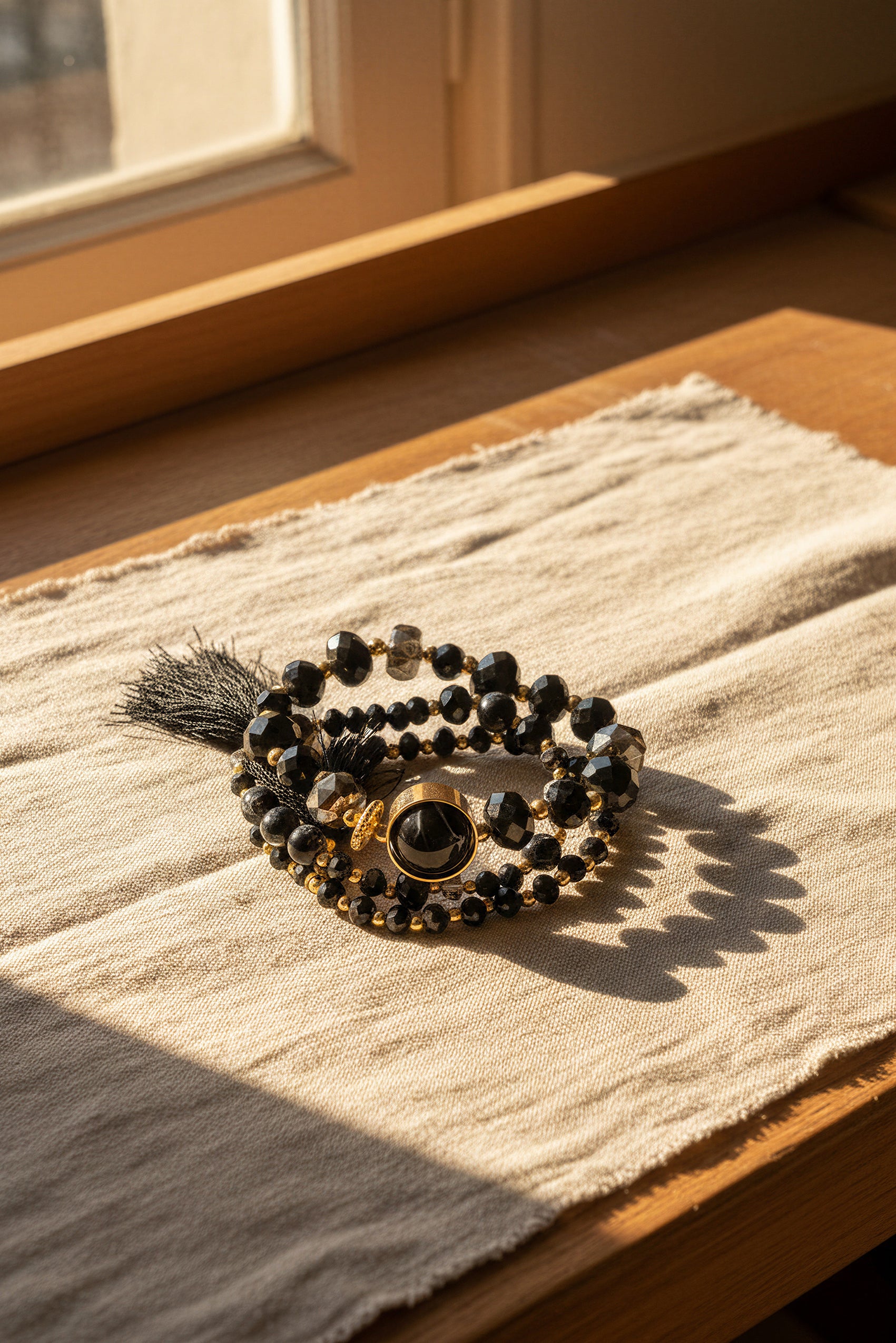 Armband-Set, schwarze Perlen und Goldakzente