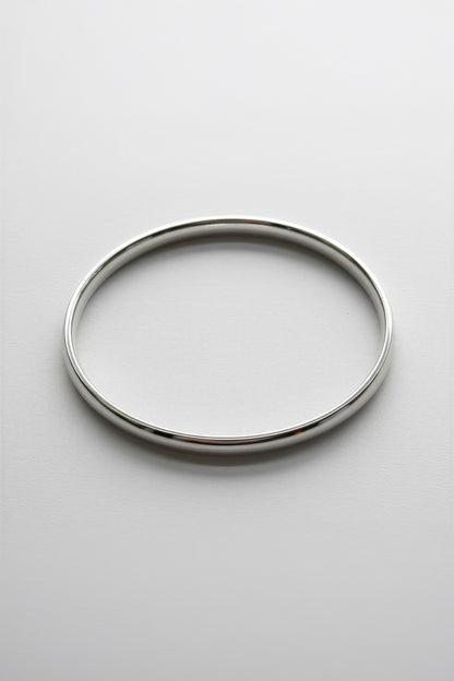 Schmaler Armreif aus Edelstahl in Silber