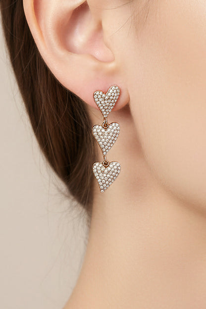 Dreifach Herz Ohrhänger mit funkelnden Strasssteinen