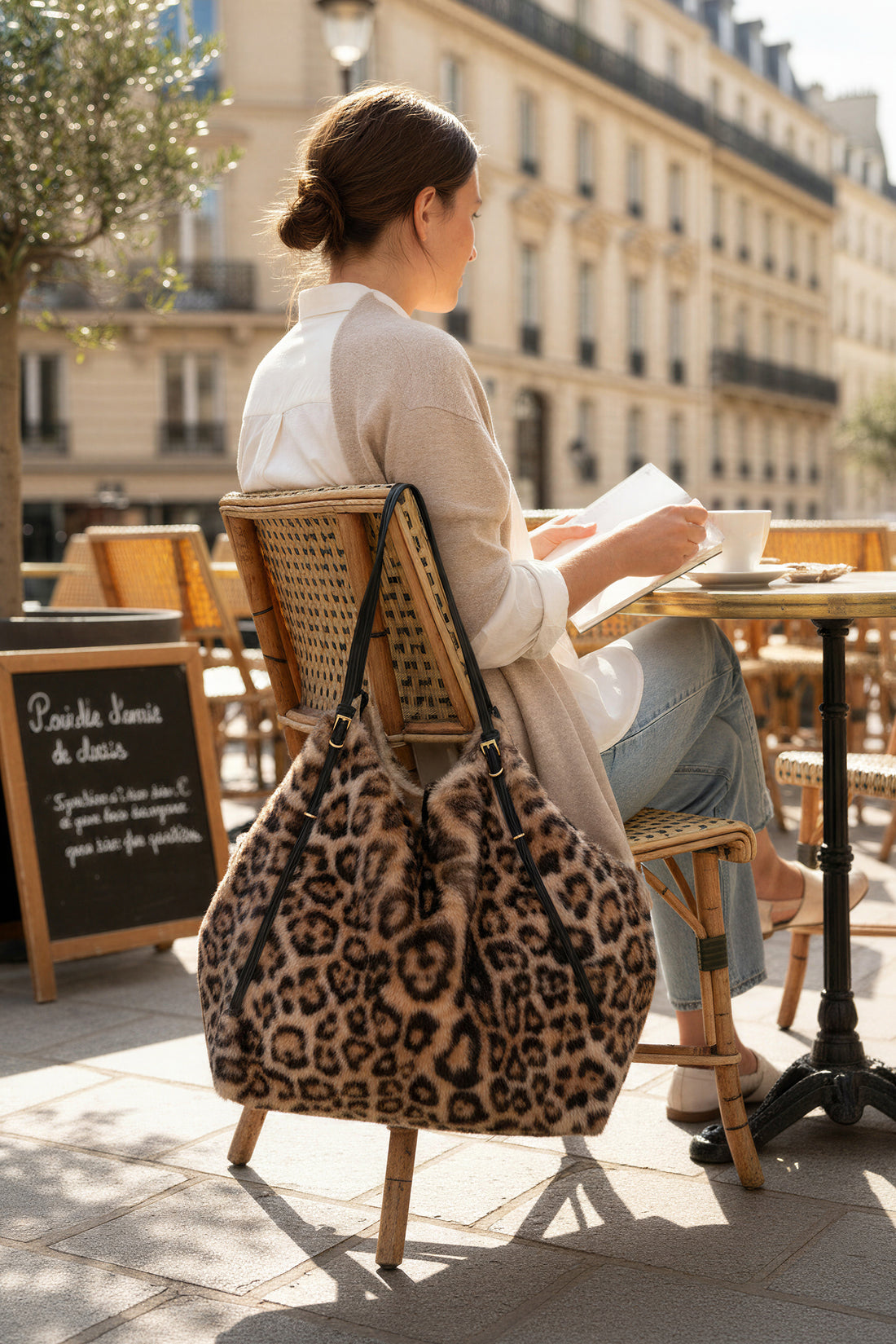 Große Shopper-Bag mit Leo-Muster in Fell-Optik