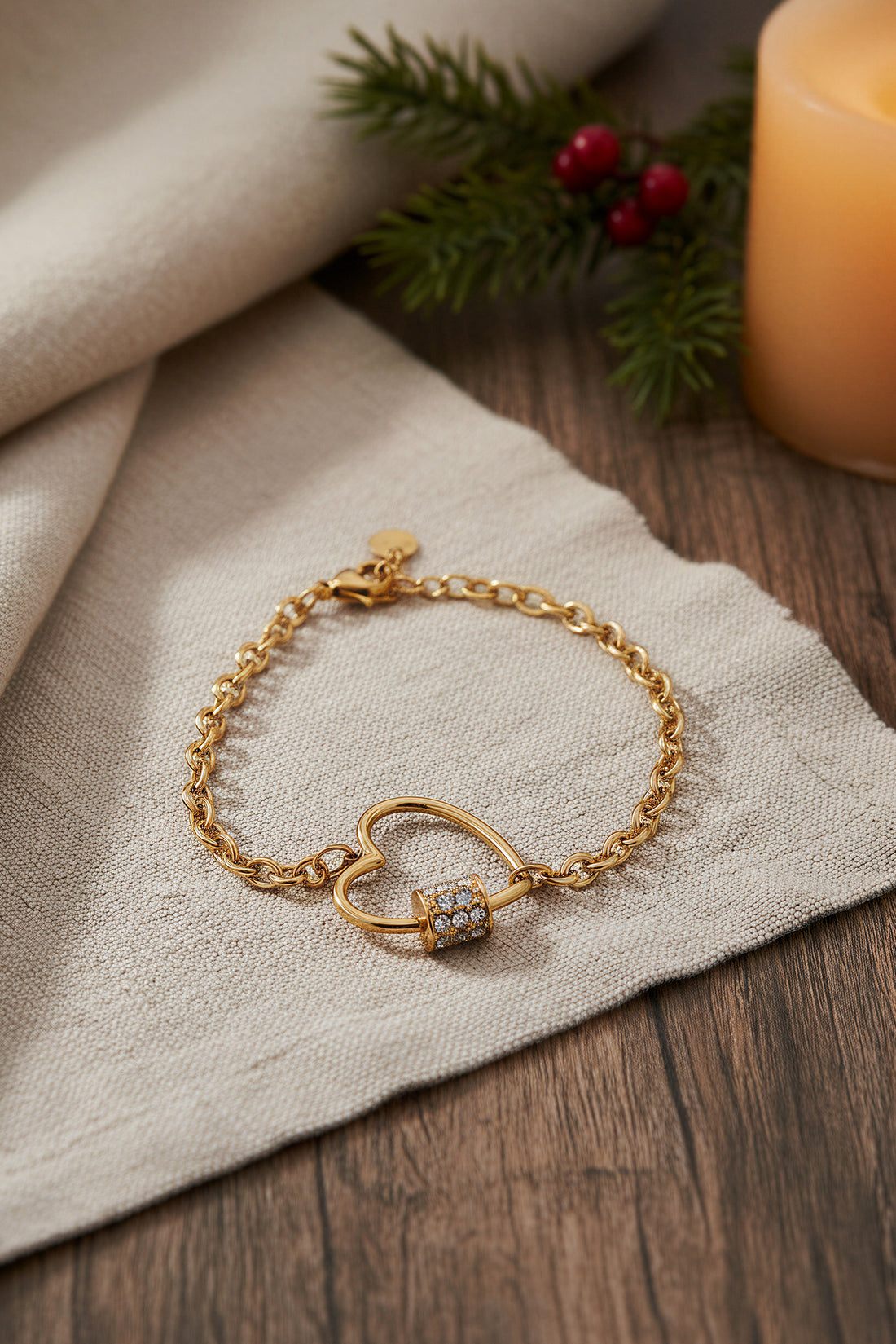 Goldenes Herz-Armkettchen mit Schloss und Zirkonia