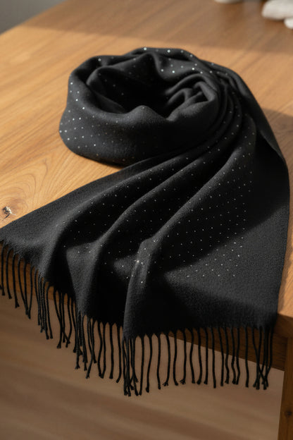 Schal in Schwarz mit Fransen und Strass-Details