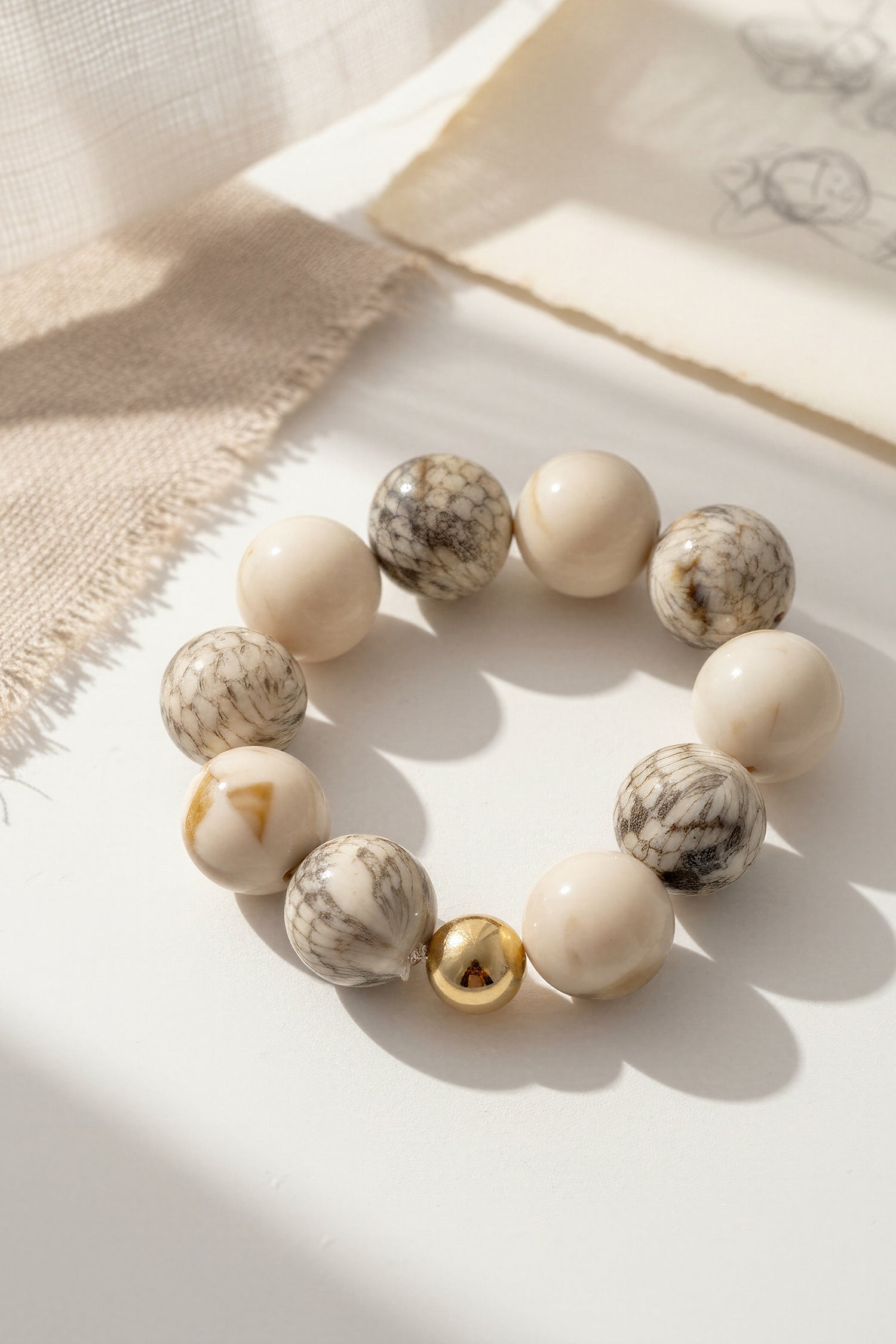 Perlenarmband, beige marmoriert