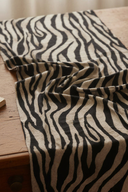 Schal mit Zebra-Print aus Viskose, schwarz/creme