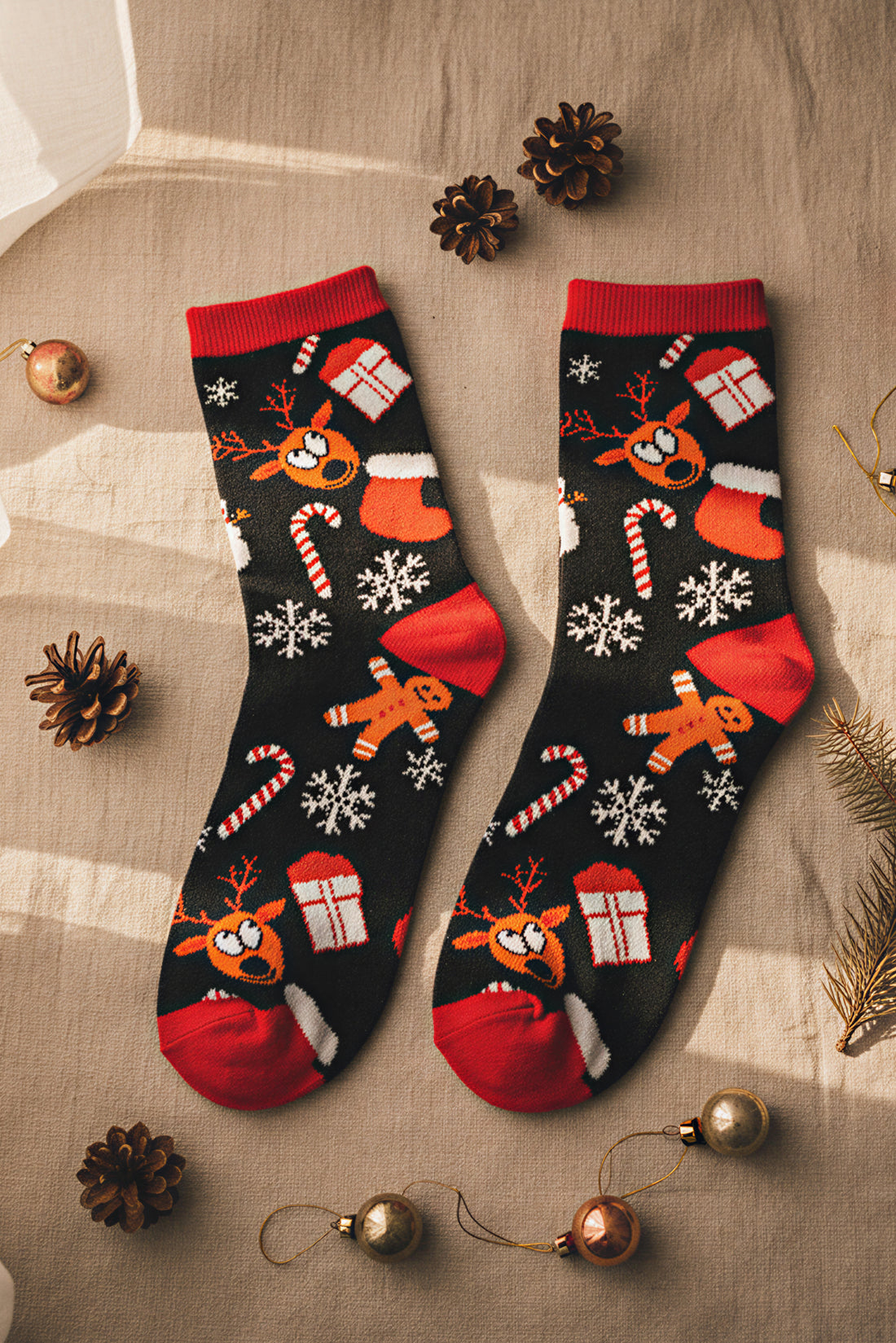 Socken mit Weihnachts-Motiven