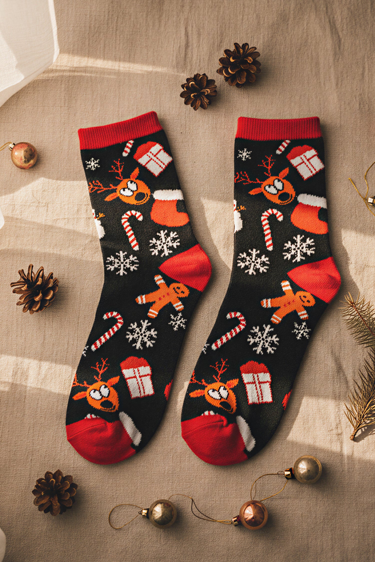 Socken mit Weihnachts-Motiven