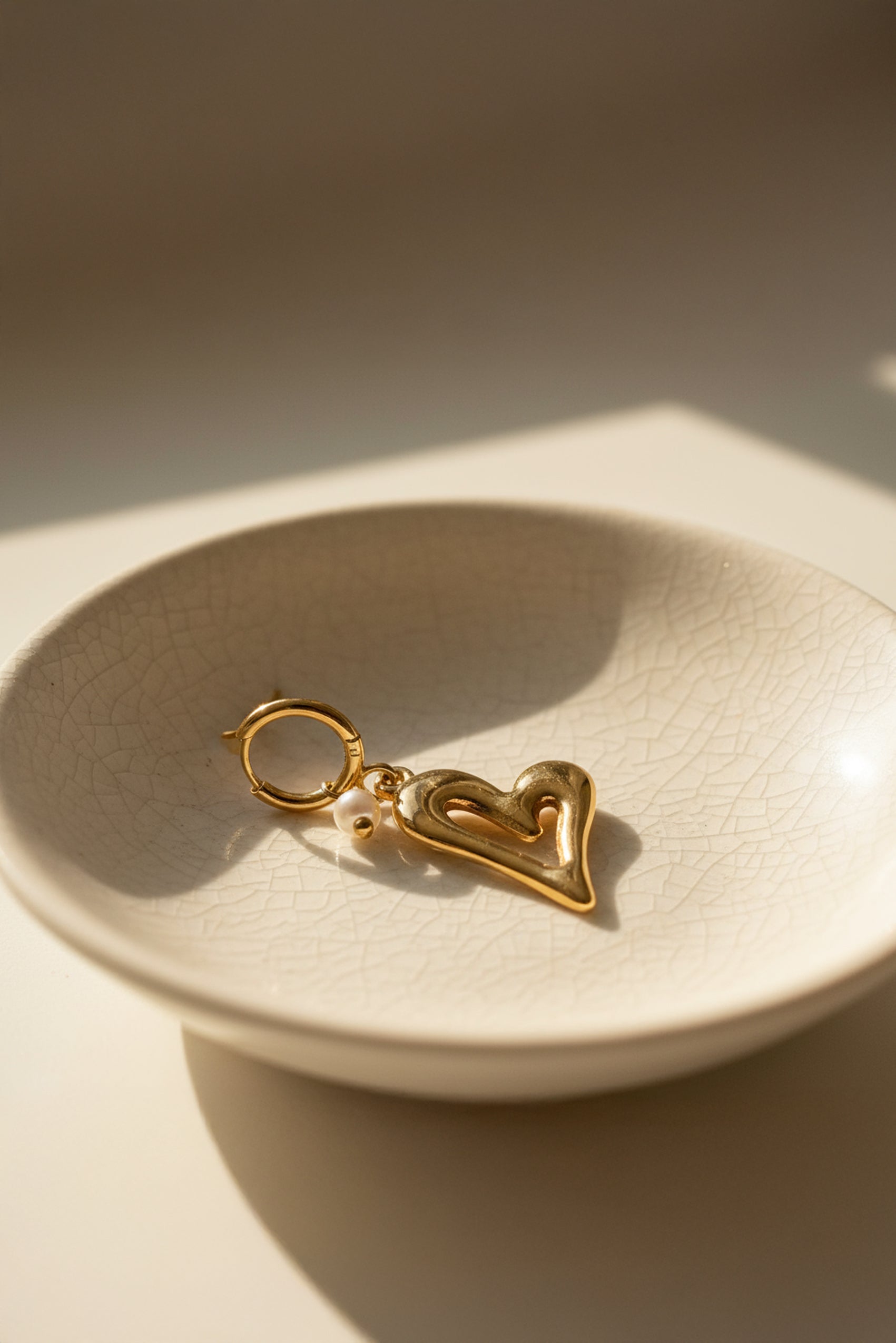 Herz-Ohrringe mit kleiner Perle