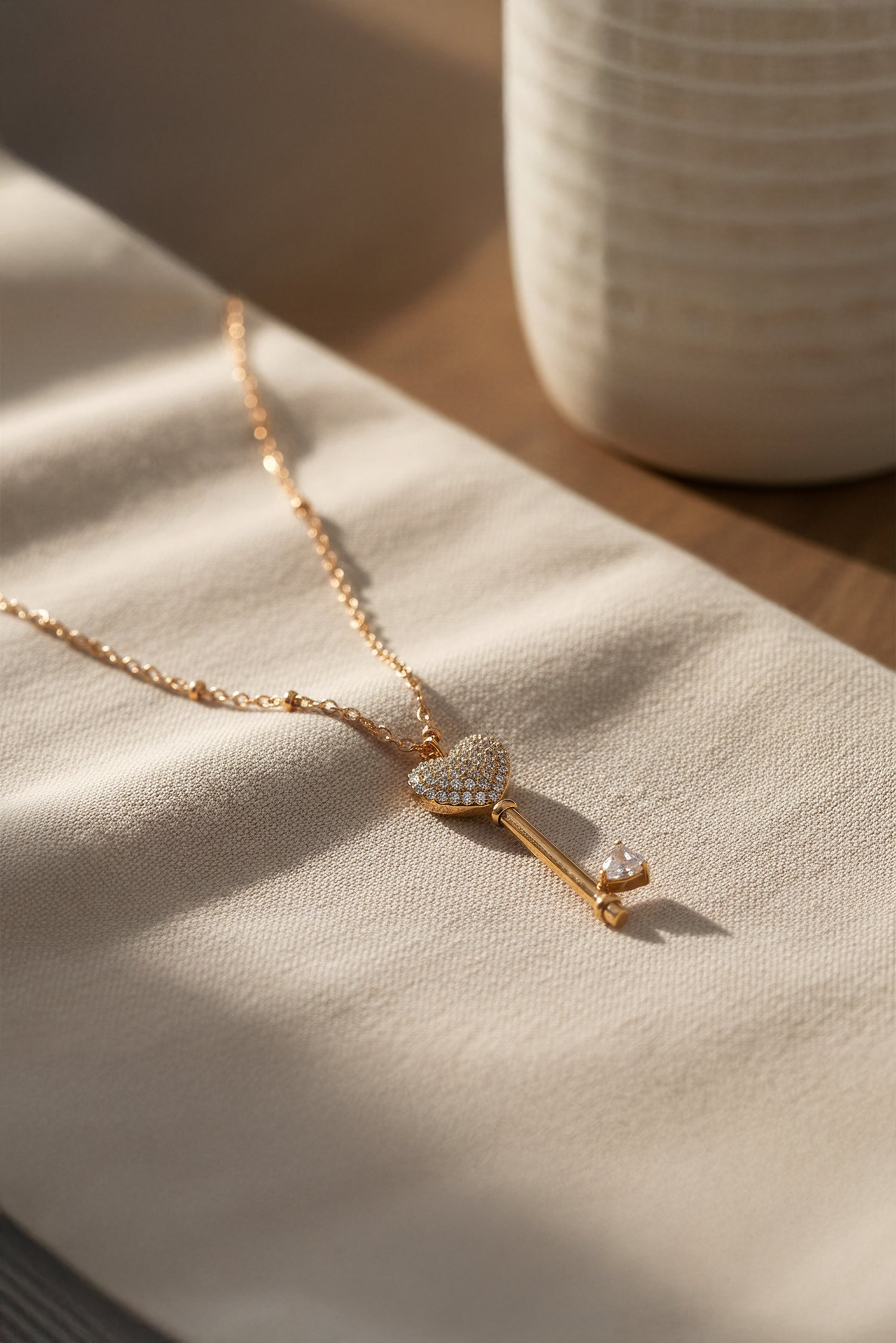 Feine Herzkette mit funkelndem Schlüsselanhänger