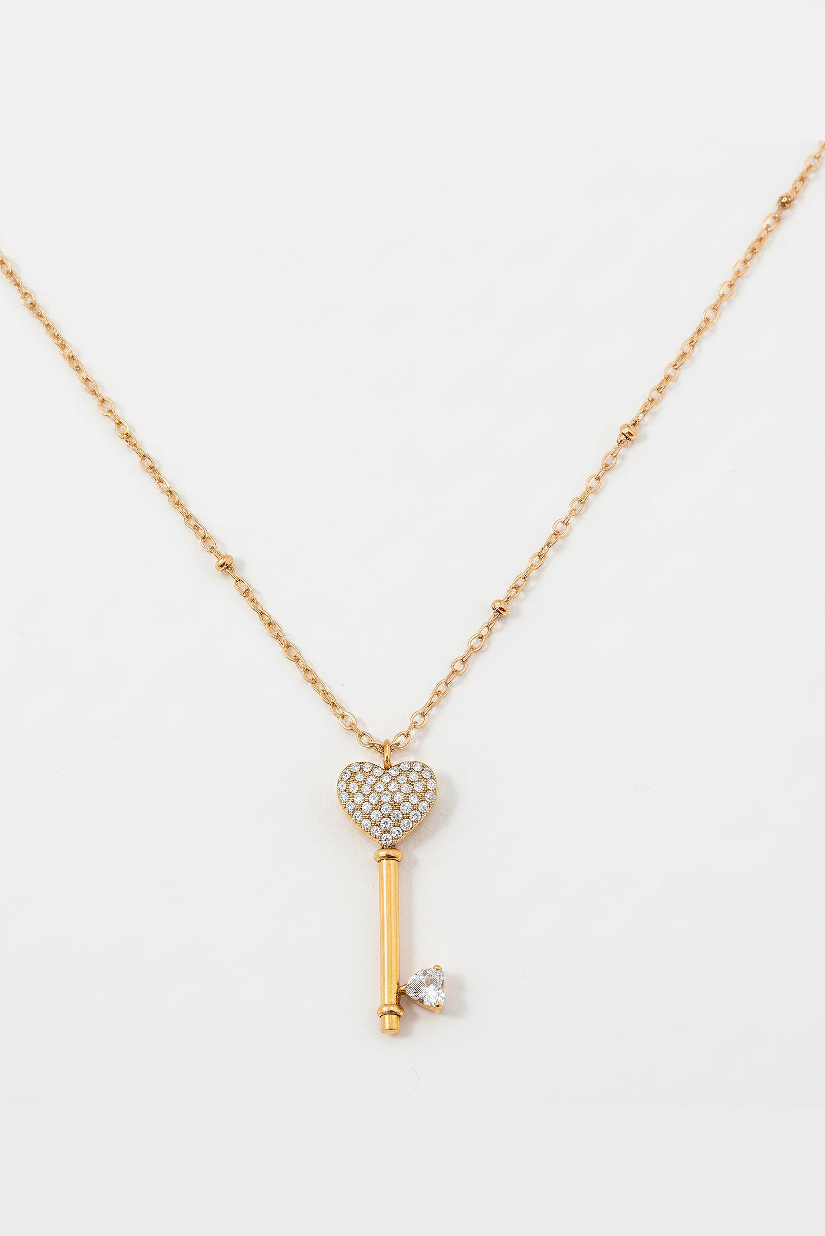 Feine Herzkette mit funkelndem Schlüsselanhänger