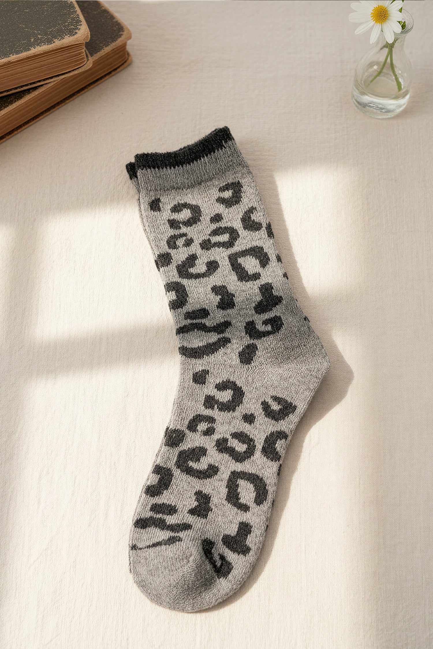 Socken mit Leo-Muster, grau