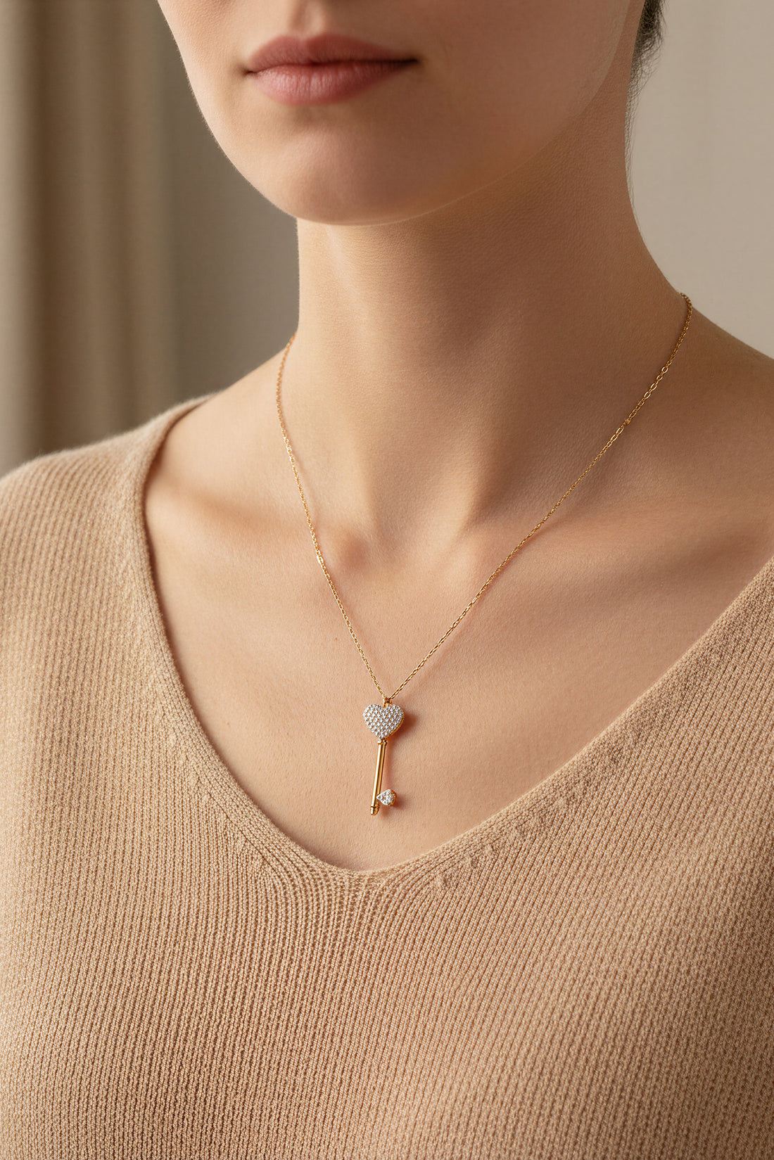 Feine Herzkette mit funkelndem Schlüsselanhänger
