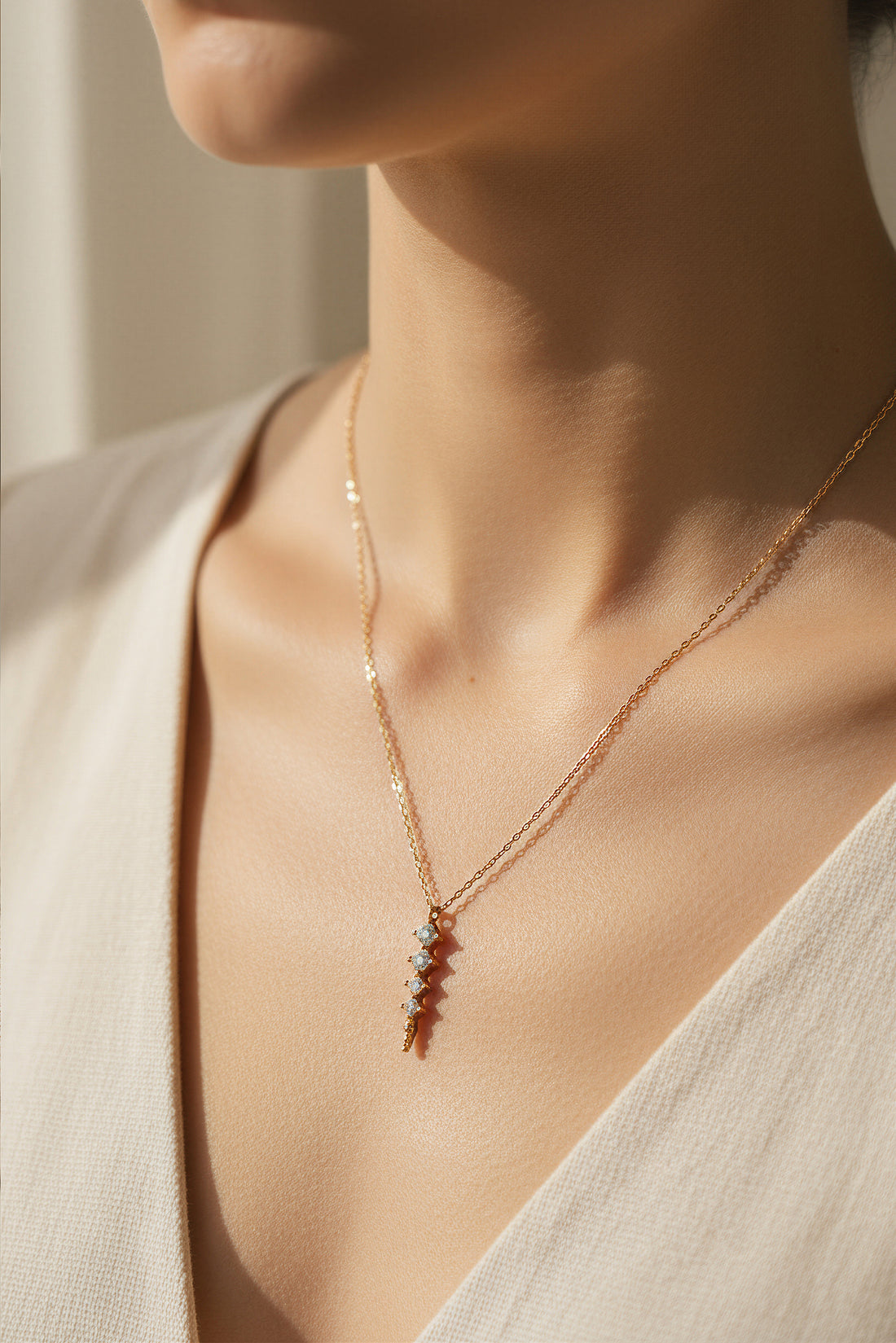 Kette Gold mit funkelndem Anhänger