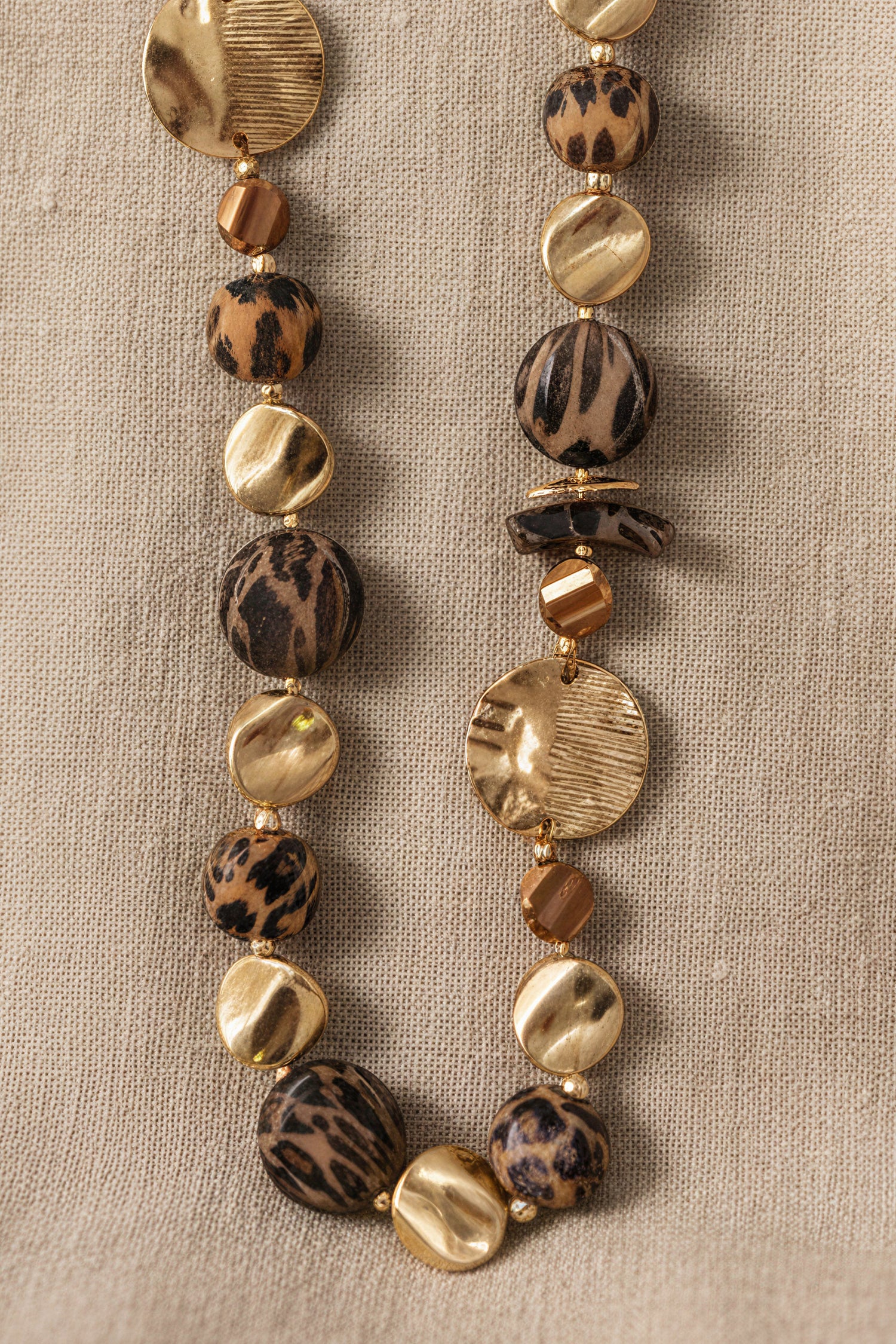 Lange Statement-Kette im Animal-Look, vergoldet