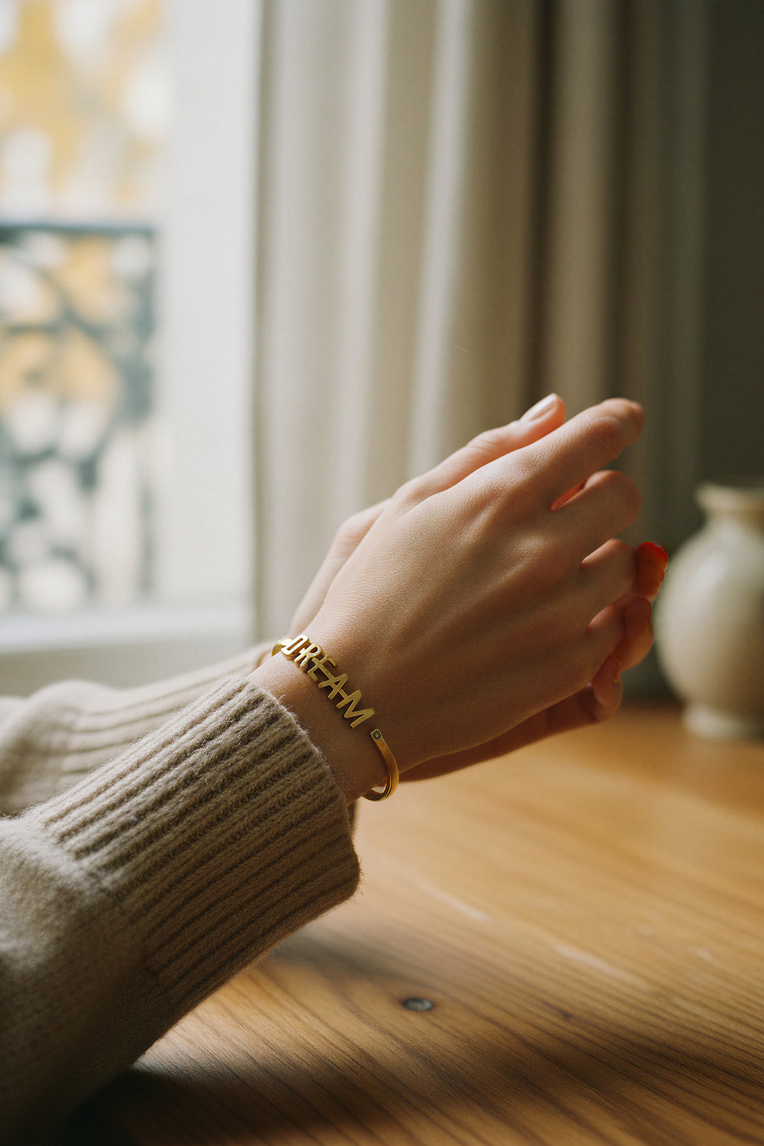 Armreif mit Schriftzug "DREAM"