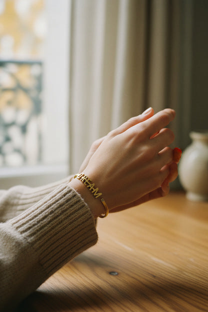 Armreif mit Schriftzug "DREAM"