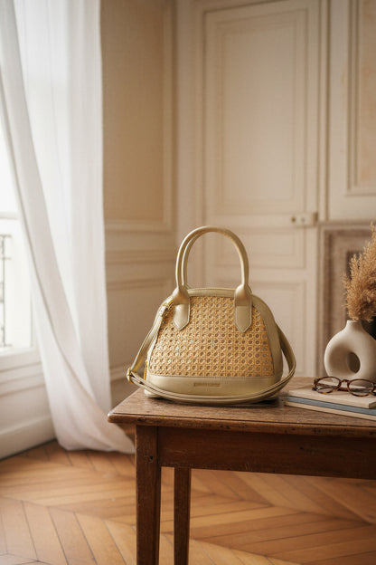 Kleine Handtasche in Beige mit goldenem Schimmer