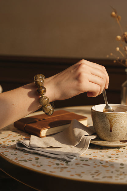 Armband aus Acryl im Braunmix mit Golddetails