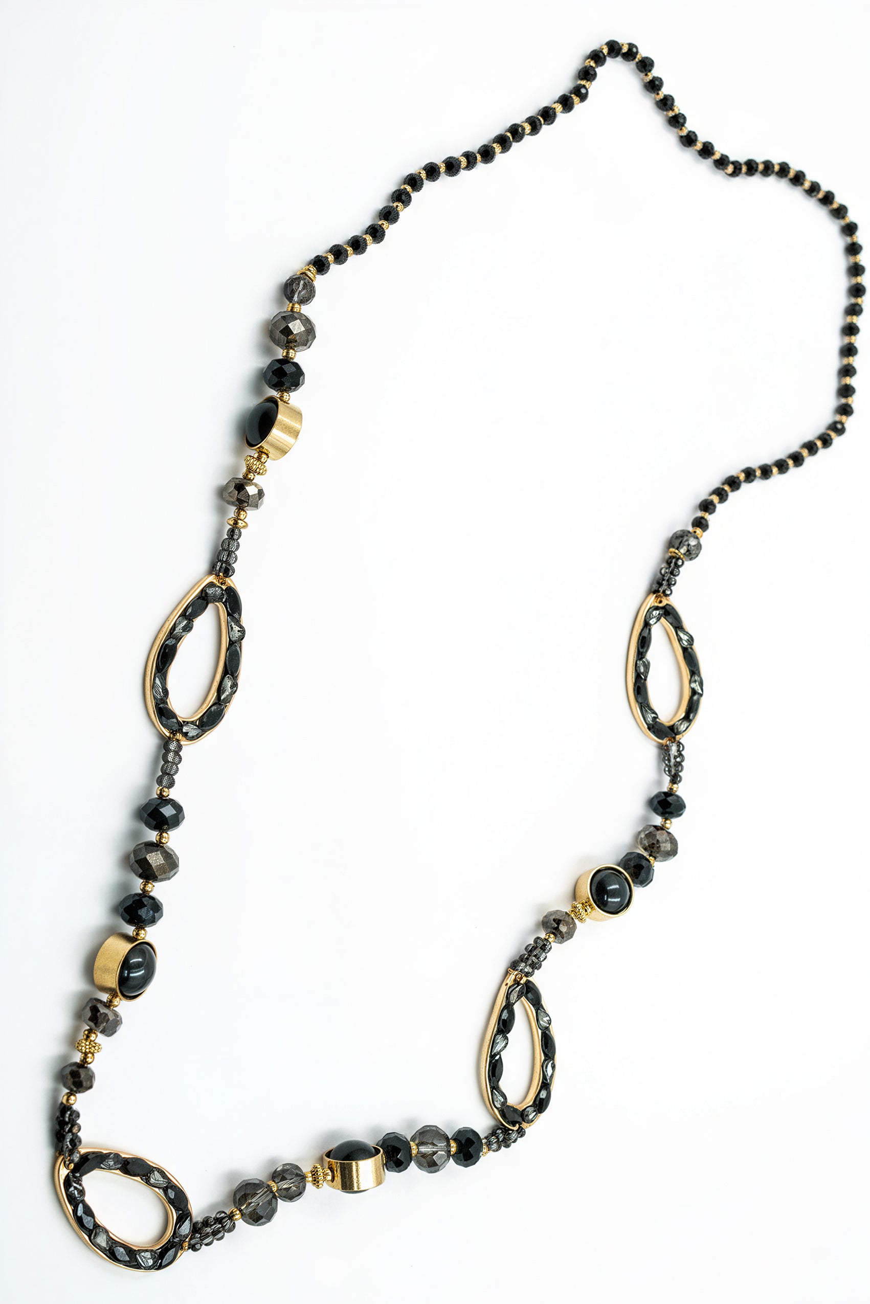 Elegante Gliederkette mit schwarzen Schmucksteinen und goldenen Oval-Elementen