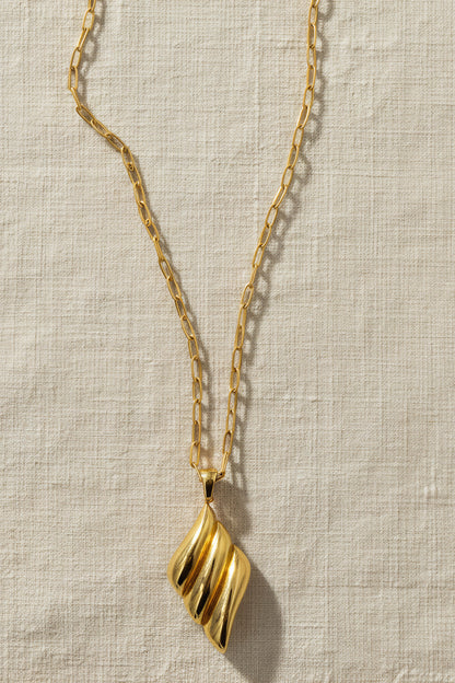 Elegante Gliederkette mit modernem Wellenanhänger