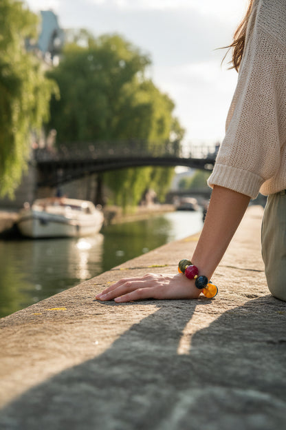 Armband aus Acryl mit bunt-marmorierten Perlen