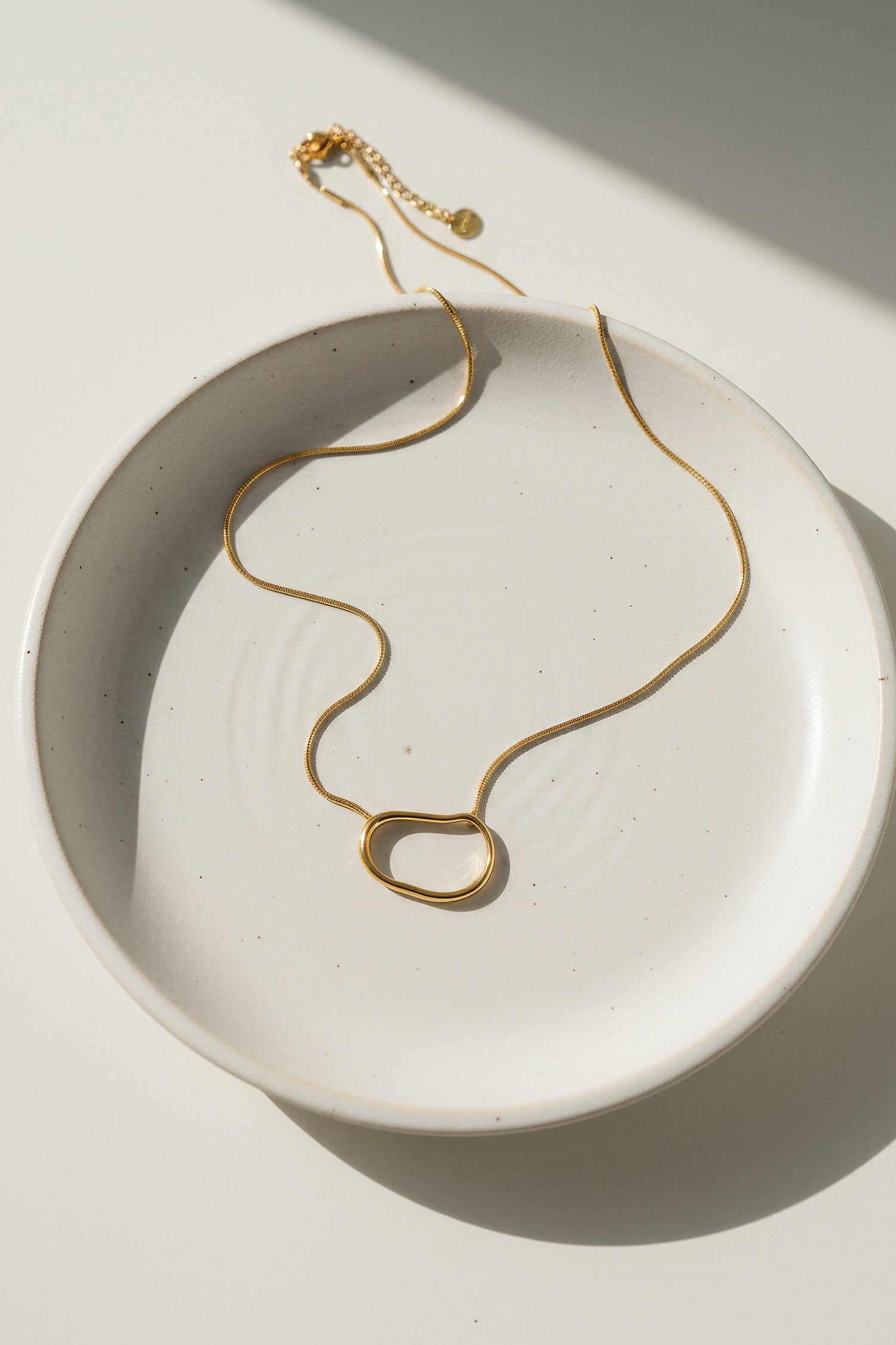 Goldkette mit modernem Anhänger