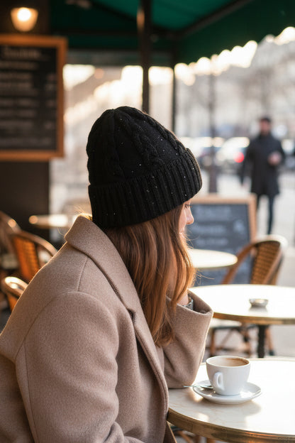 Gestrickte Mütze mit dezentem Glitzer und breitem Umschlag, schwarz