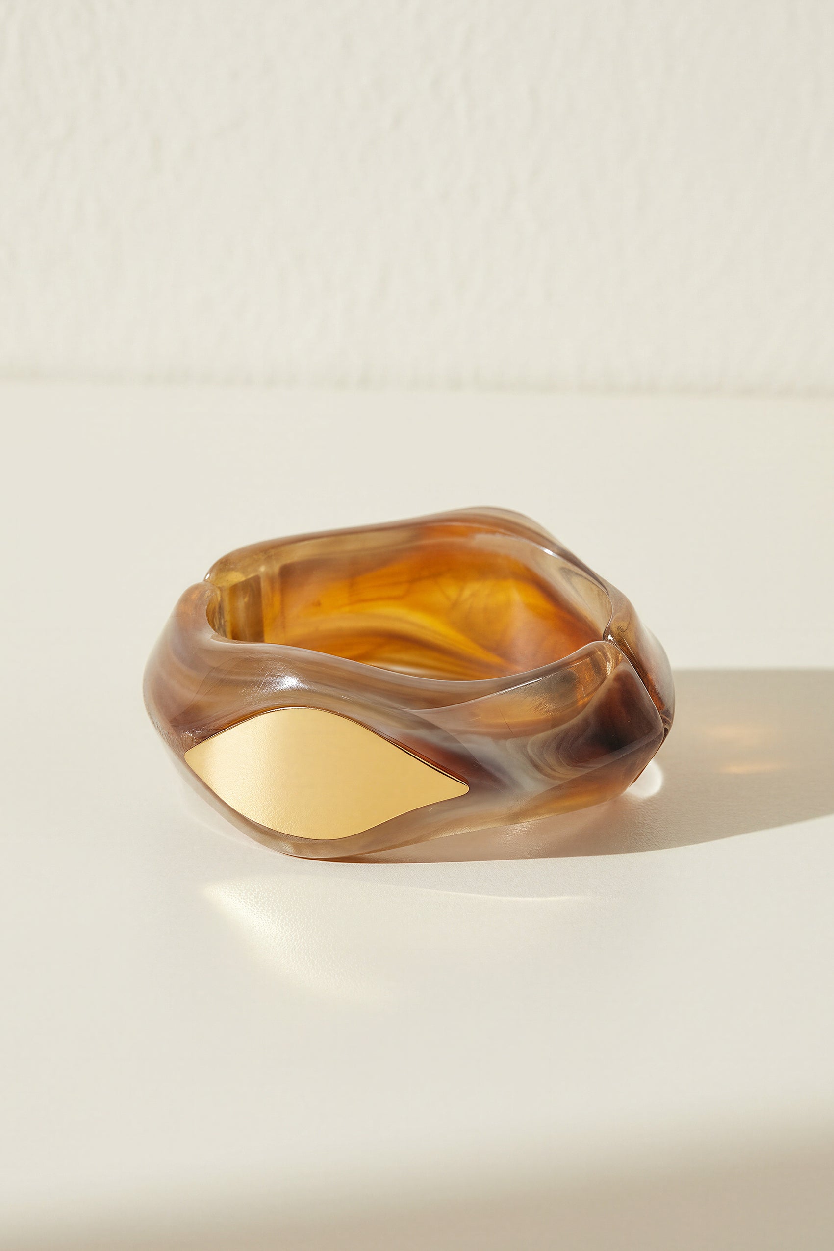 Breiter Armreif in Braun-Caramel