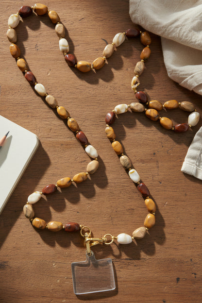 Handykette mit ovalen Perlen in Braun und Creme, marmoriert