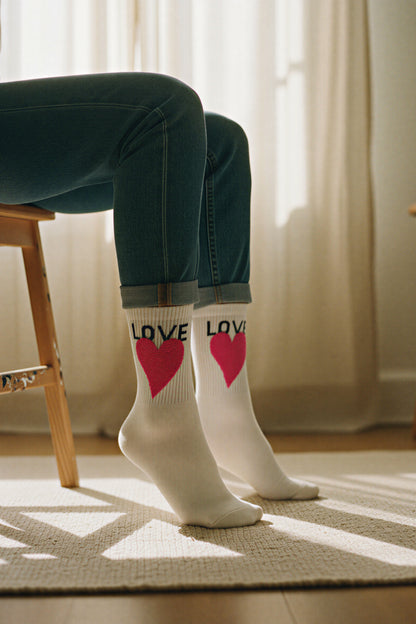 Socken mit Herz-Motiv in Weiß