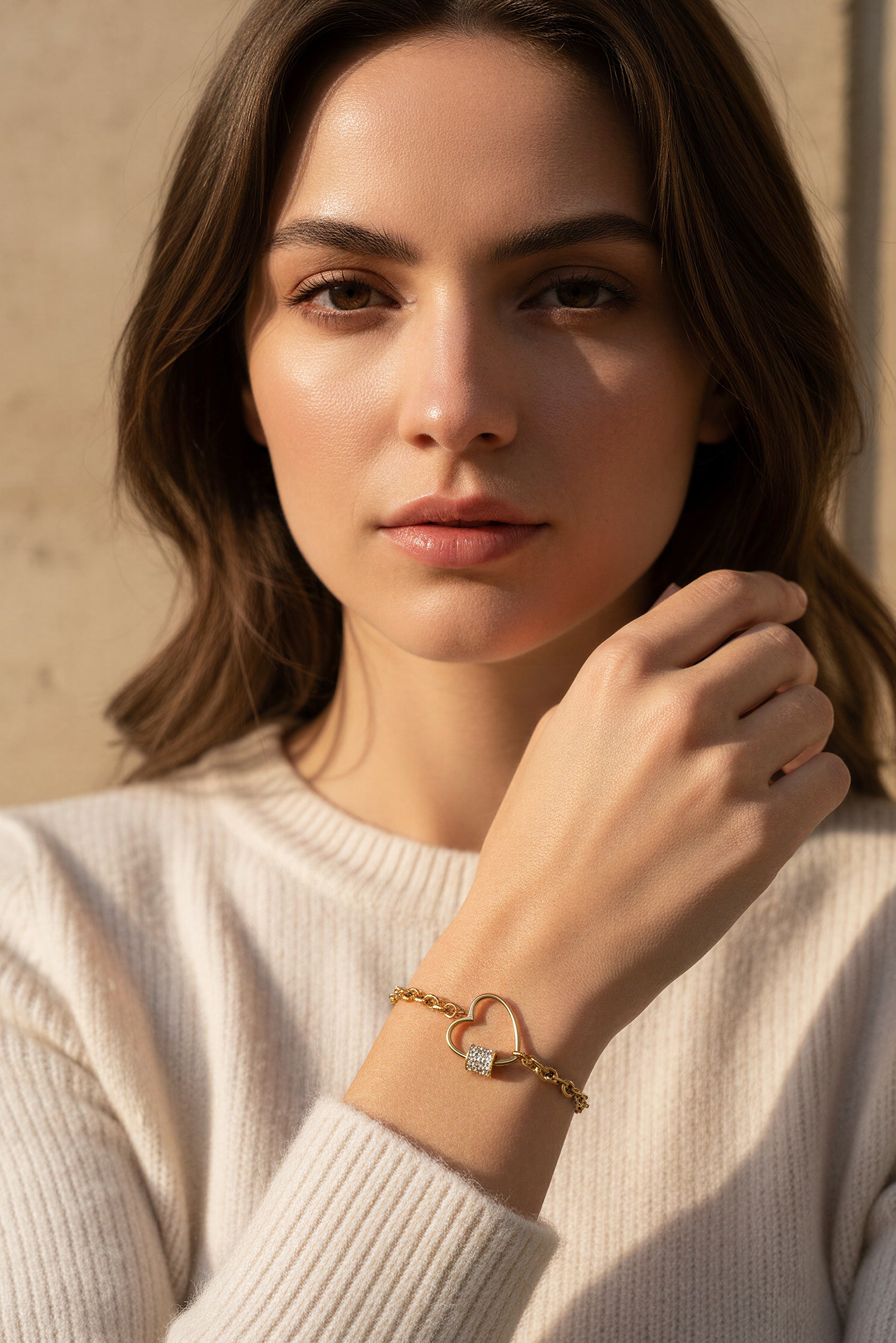 Goldenes Herz-Armkettchen mit Schloss und Zirkonia