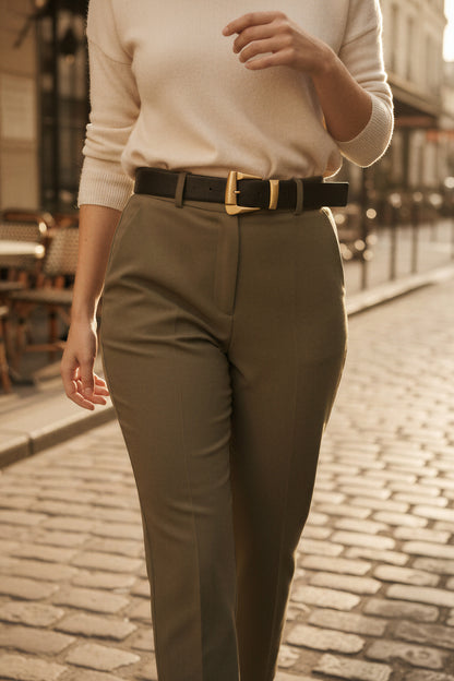 Schmaler Stretchgürtel in Schwarz mit goldener Schnalle