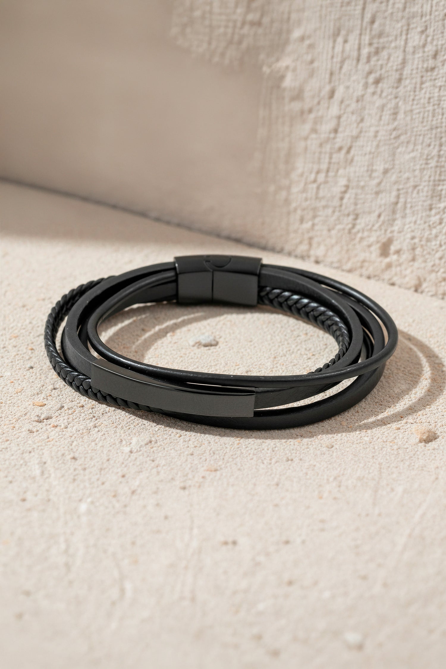 Herren Kunstlederarmband in Schwarz mit glatten und geflochtenen Strängen