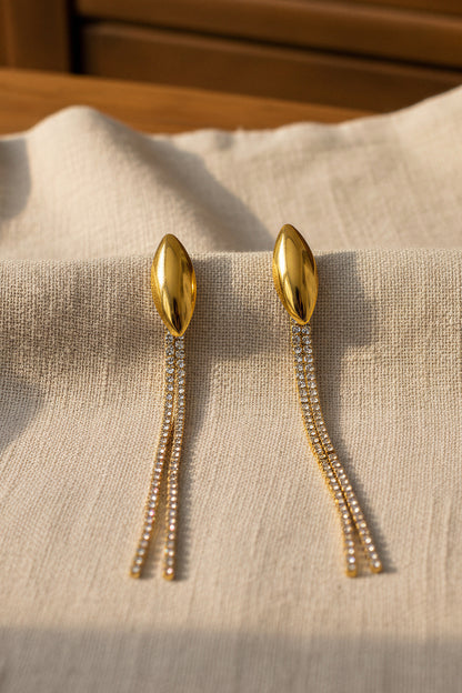 Lange Ohrstecker mit Zirkonia und Kettenanhänger