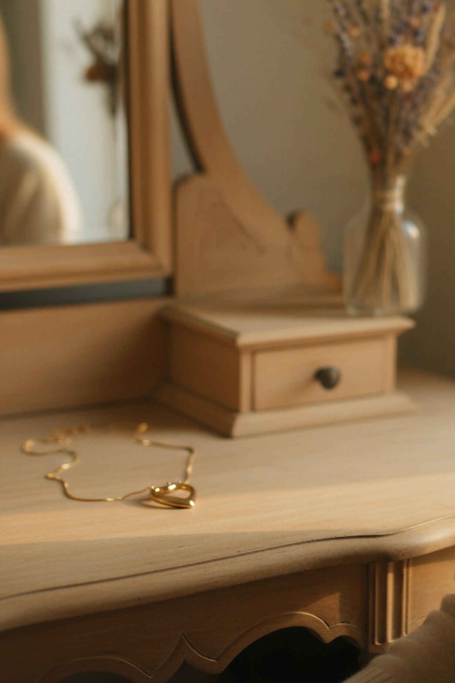 Goldkette mit offenem Herzanhänger