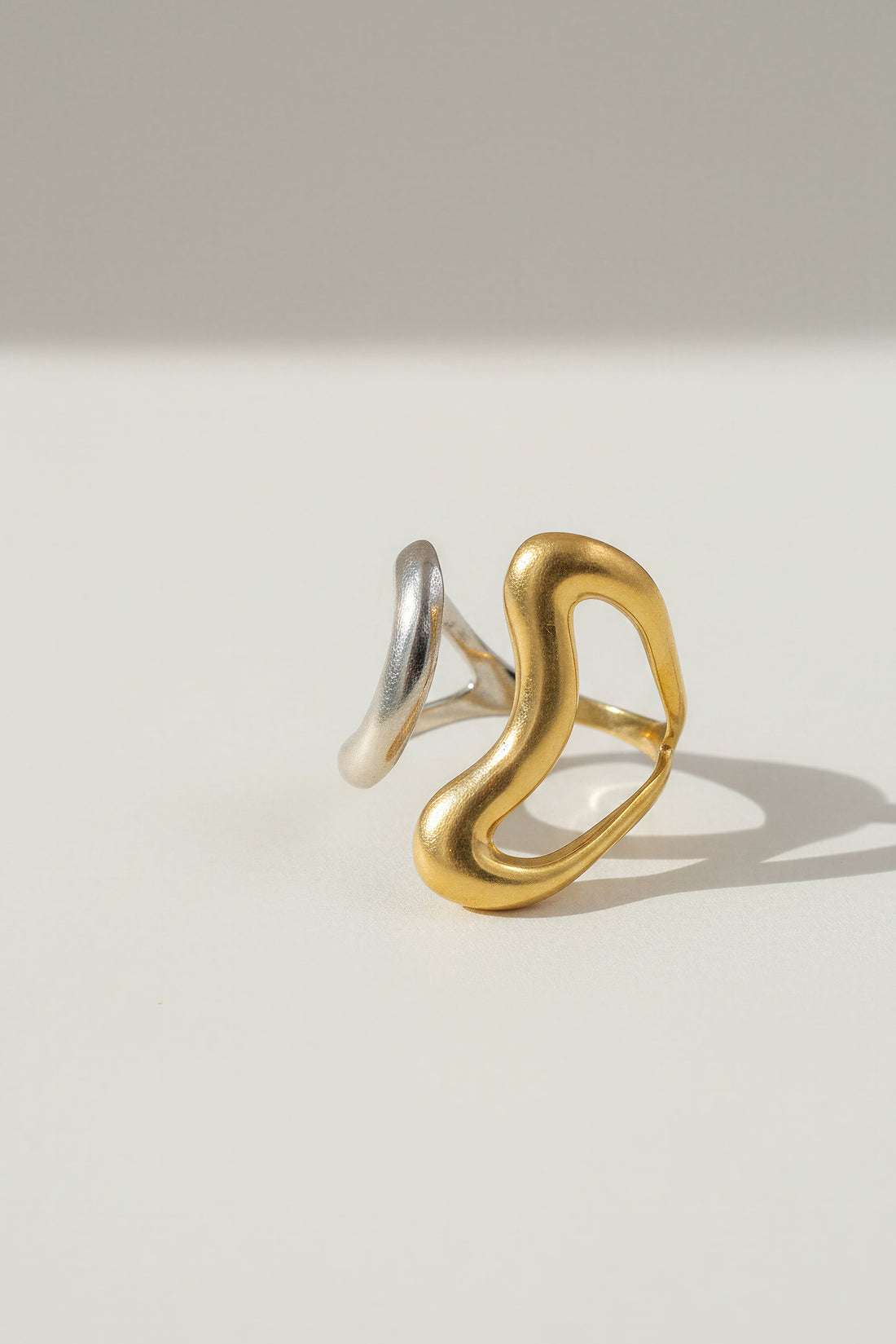 Offener Ring mit Wellenform