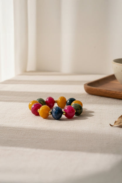 Armband aus Acryl mit bunt-marmorierten Perlen