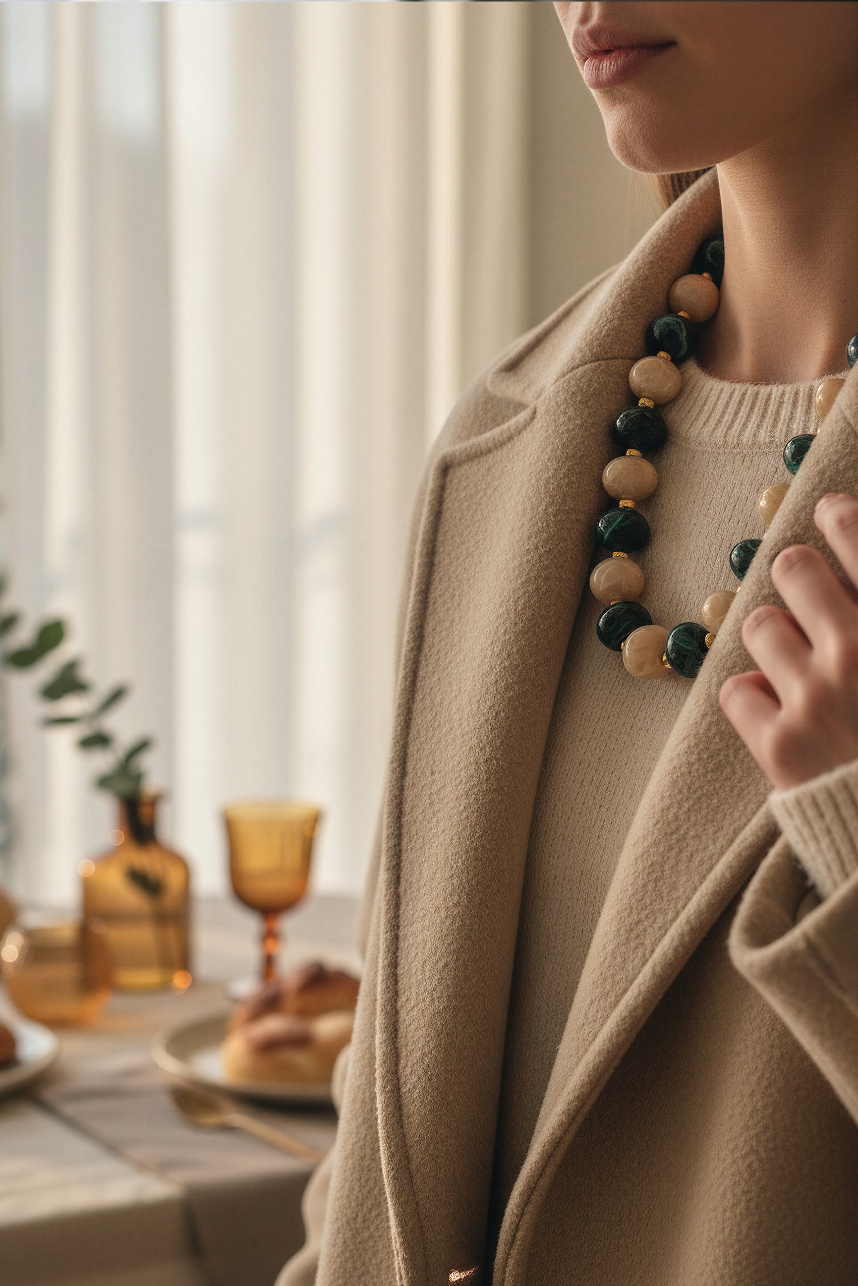 Marmorierte Perlenkette, dunkelgrün/beige