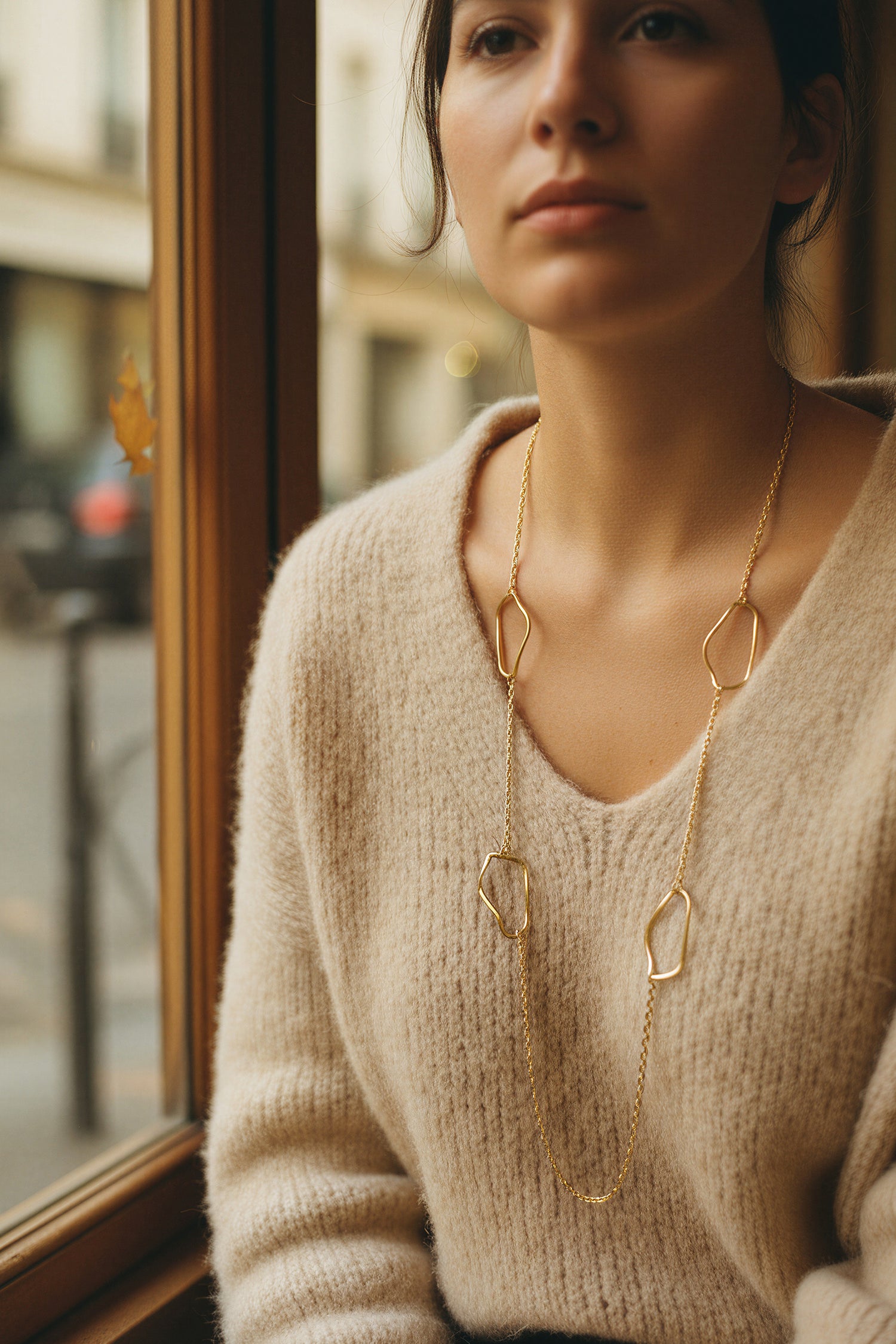 Lange Goldkette mit offenen Elementen