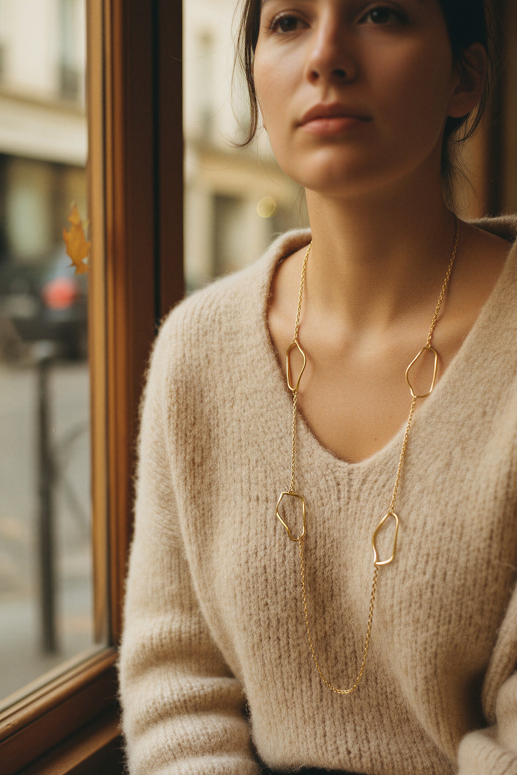 Lange Goldkette mit offenen Elementen