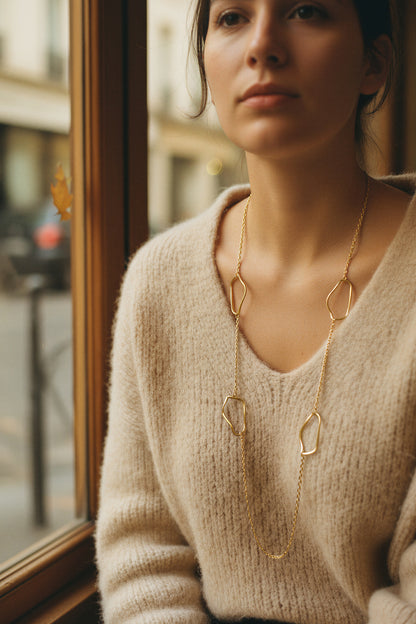 Lange Goldkette mit offenen Elementen