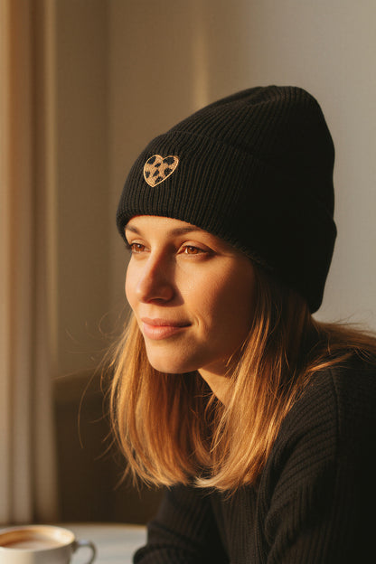 Mütze mit Leo-Herz, schwarz